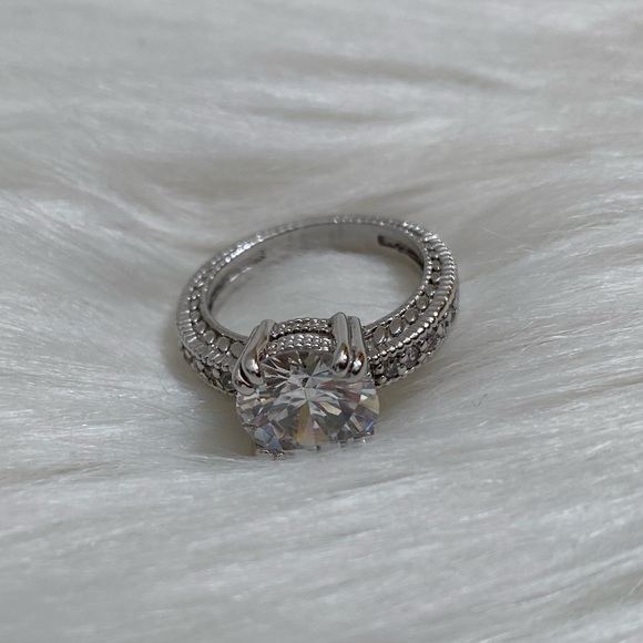 Jewelry - Beautiful silver-tone diamond-like crystal ring